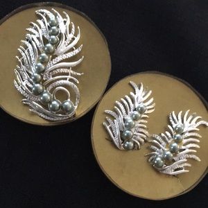 1959 Feather Fantasty Pin & Earrings Set NOS Boxed